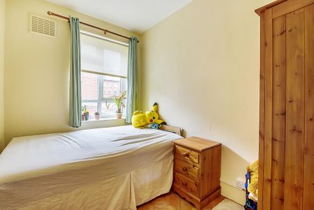 3 bedroom flat to rent - Photo 5