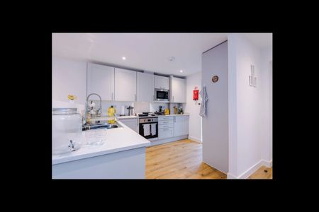 3 Bed Flat, Castle Irwell, M6 - Photo 3