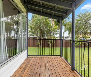 COASTAL CONVENIENCE WITH COMFORTABLE LIVING - Photo 3