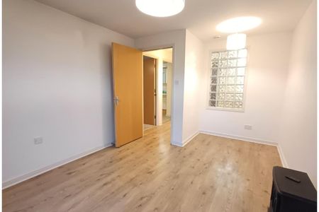 2 bed flat for rent in The Shore - Photo 3