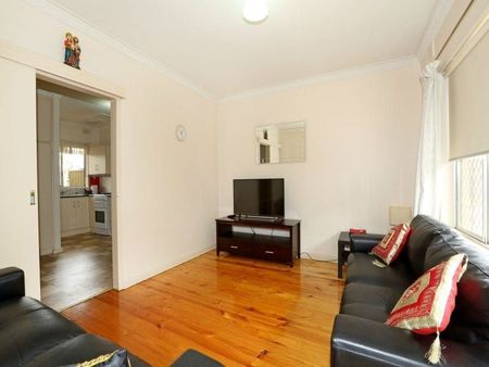 IMMACULATE SINGLE STOREY UNIT - Photo 3