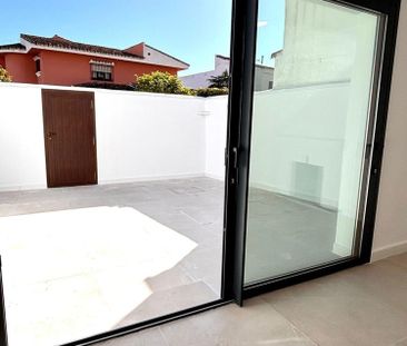 Alquiler de chalet adosado en Calle Geraneos - Photo 4