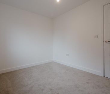 4 bedroom detached house to rent - Photo 2