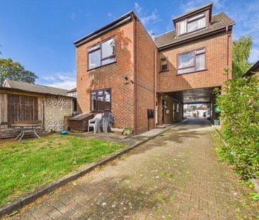 2 bedroom Maisonette in Feltham Hill Road, Ashford - Photo 4