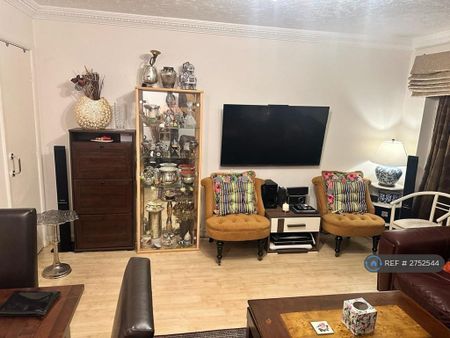 2 bedroom semi-detached house to rent - Photo 3