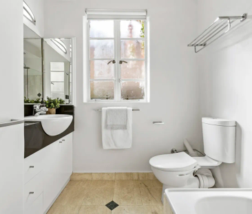 Fabulous Art Deco Style Apartment - Photo 4