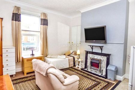 Whitley Road, WHITLEY BAY, Whitley Bay, Tyne and Wear, NE26 2ET - Photo 2