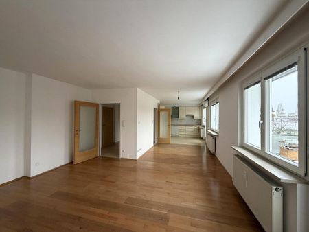Klimatisierte Dachgeschosswohnung mit 4 Schlafzimmer und Garage // Air-conditioned attic apartment with 4 bedrooms and garage // - Photo 5