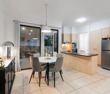 Modern Townhome Living with Private Balcony & Courtyard - Photo 3