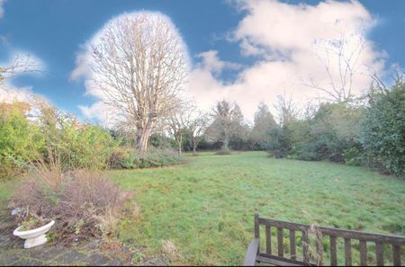 Highfield Drive, Ickenham, UB10 - Photo 4