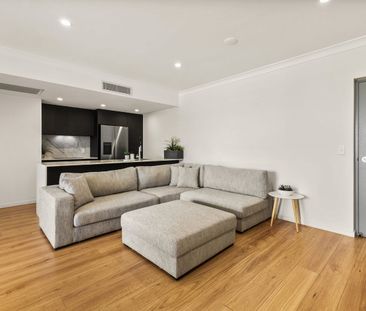 Fully Furnished Waterfront Apartment Offering Relaxed Bayside Living - Photo 3