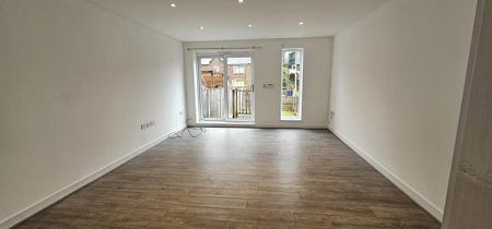 3 bedroom semi-detached house to rent - Photo 3