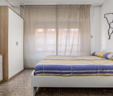 Cozy room for rent in 3-bedroom apartment in Jesús - Foto 3