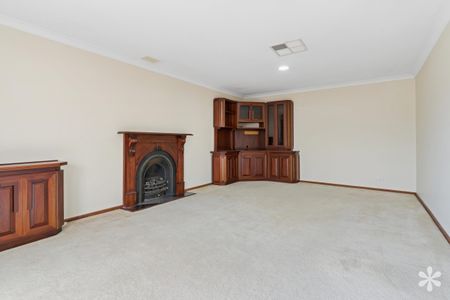 17A Godbold Close - Photo 4