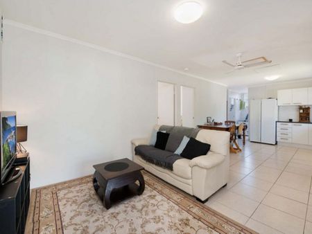 Charming 3-Bedroom Unit in Sought-After Shelly Beach - Photo 4