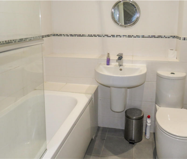 4 bedroom terraced house to rent - Photo 5