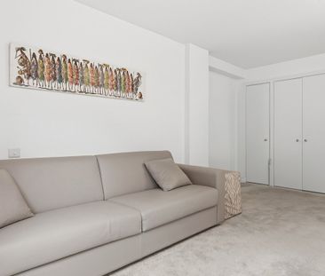 Set within the prestigious Horseshoe Wharf on historic Clink Street... - Photo 3
