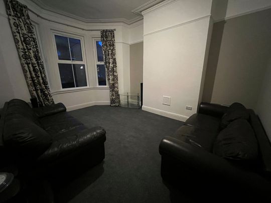 6 Bed Semi-Detached House, Birch Grove, M14 - Photo 1