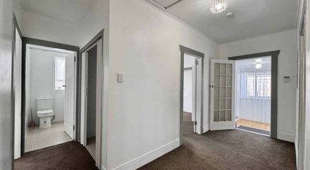 Spacious 3 Bedroom House for Rent in New Lynn $650 Wk - Photo 4