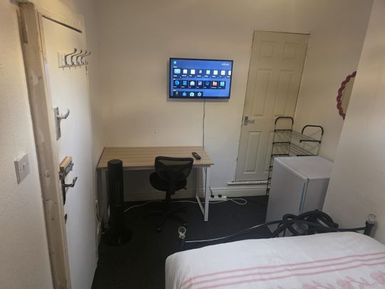 Room in a Shared House, George Elliot Road, CV1 - Photo 1