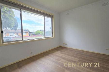 Charming Home in Dandenong North - Photo 4