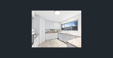 5 BEDROOMS 4 BATHROOMS, DOUBLE GARAGE AND WORKSHOP - Photo 4