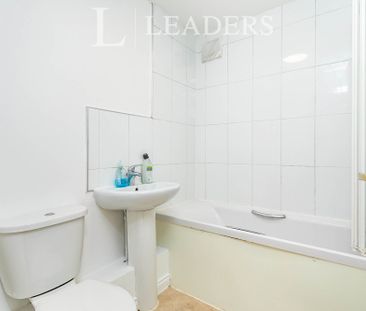 2 bedroom apartment to rent Canons Close, Reigate, RH2 - Photo 5