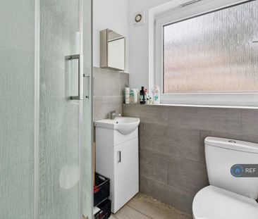 1 bedroom in a flat share to rent - Photo 6