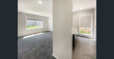 EXPANSIVE & LUXURIOUS FAMILY HOME - Photo 4