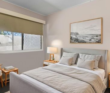 Spacious Family Home in a Prime, Ultra-Convenient Location - Photo 3