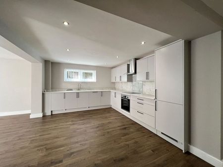 To Let – Grosvenor Road, Birkdale – Two Bedroom Lower Ground Floor Apt - Photo 5