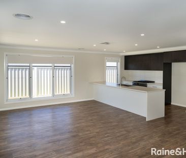 MODERN PROEPRTY IN STUNNING SUBURB - Photo 5