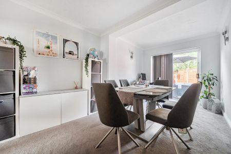 3 bedroom semi-detached house to rent - Photo 3