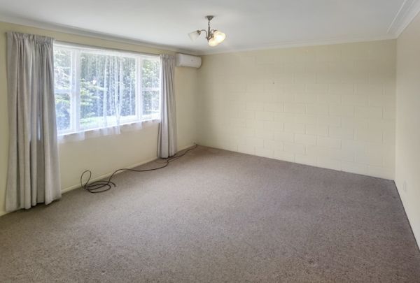 Water Included, No lawn, Spacious 2 Bedroom Unit - Photo 1