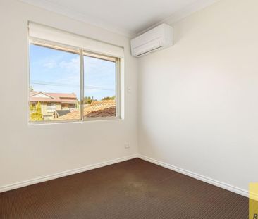 RENOVATED TOWNHOUSE IN GREAT LOCATION - Photo 6