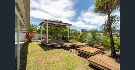 Fully Furnished Waterfront Home for Rent in Prestigious Benowa Waters - Photo 4