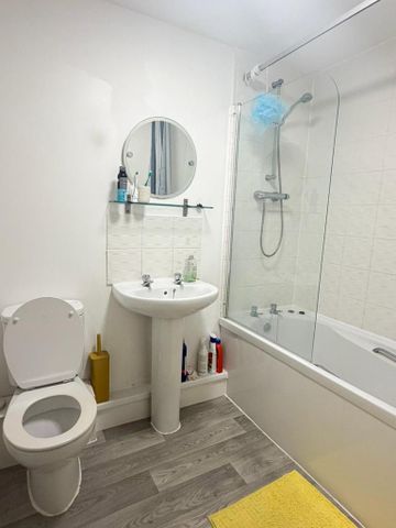 2 bedroom flat to rent - Photo 2