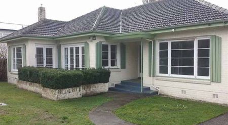 Easy walk to the CBD - Photo 2