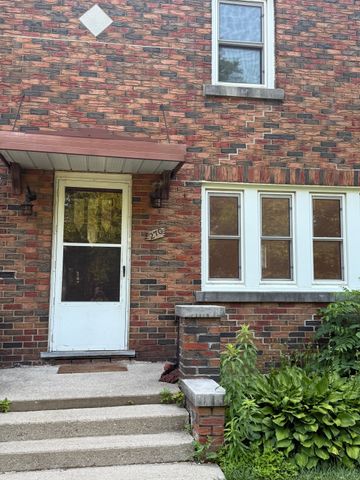 For Lease - 270 Vansittart Avenue, Woodstock, Ontario - Photo 4