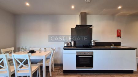 1 bedroom in a flat share to rent - Photo 3
