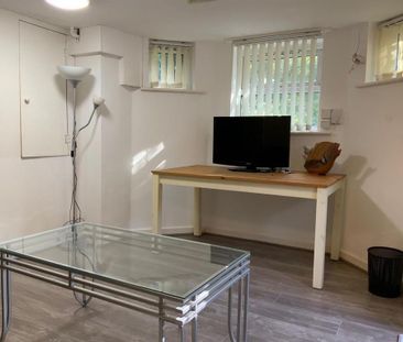 3 bedroom flat to rent - Photo 3