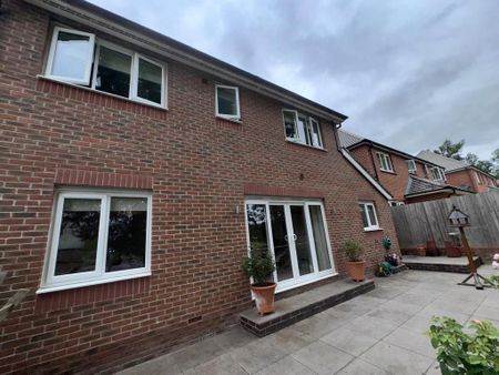 4 bedroom detached house to rent - Photo 2
