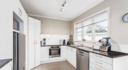 Three bedroom home in Pukekohe! - Photo 3