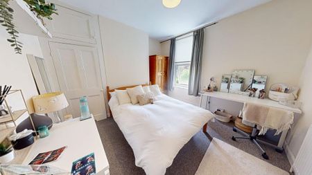 4 bedroom terraced house to rent - Photo 5