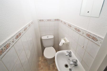 Deeds Grove, High Wycombe - Photo 4