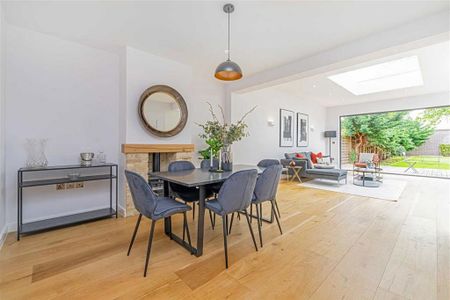 4 bedroom semi-detached house to rent - Photo 5