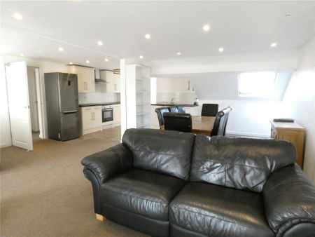 3 bedroom apartment to rent - Photo 2