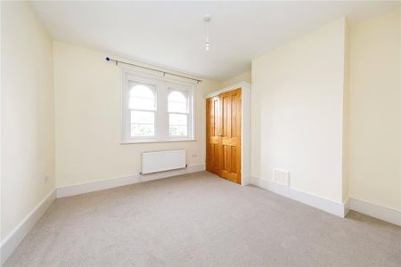 4 bedroom semi-detached house to rent - Photo 3