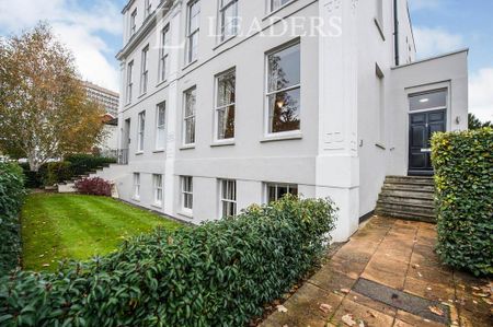 2 bedroom flat to rent - Photo 2