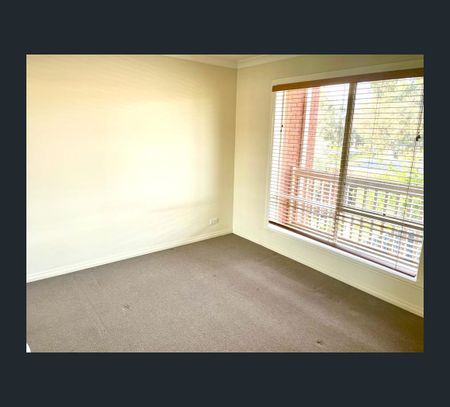 Charming Family Home in Roxburgh Park - Photo 2